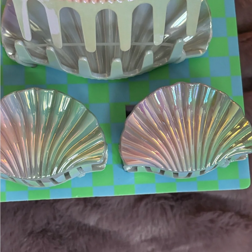 NWT Piper K Pearly iridescent Shell Hair Clips Set of 3